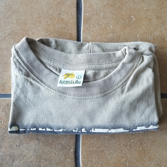 AUSTRALIA Map themed M sz. Large Tan short-sleeve T-shirt - Picture 4 of 6